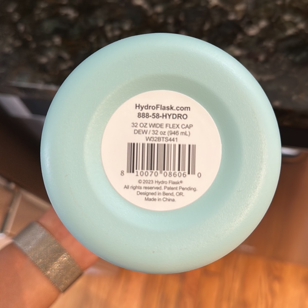 32 oz HydroFlask Dew - Picture 3 of 4